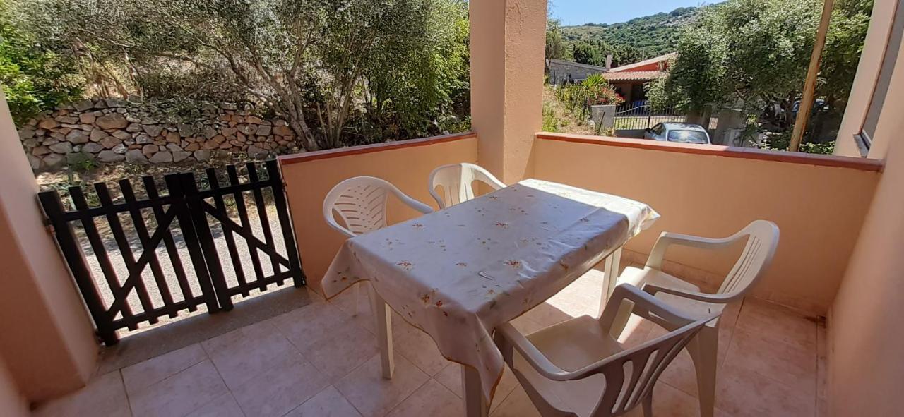 Casa Vacanza Costa Rossa Vista Mare Trinità dʼAgultu Dış mekan fotoğraf