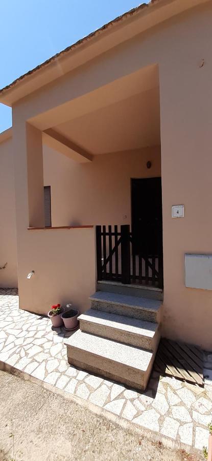 Casa Vacanza Costa Rossa Vista Mare Trinità dʼAgultu Dış mekan fotoğraf